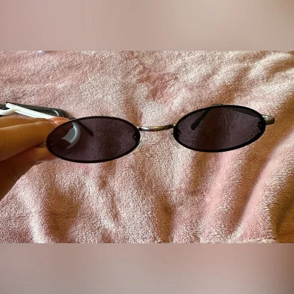Vintage 90s style sunglasses - Picture 1 of 5